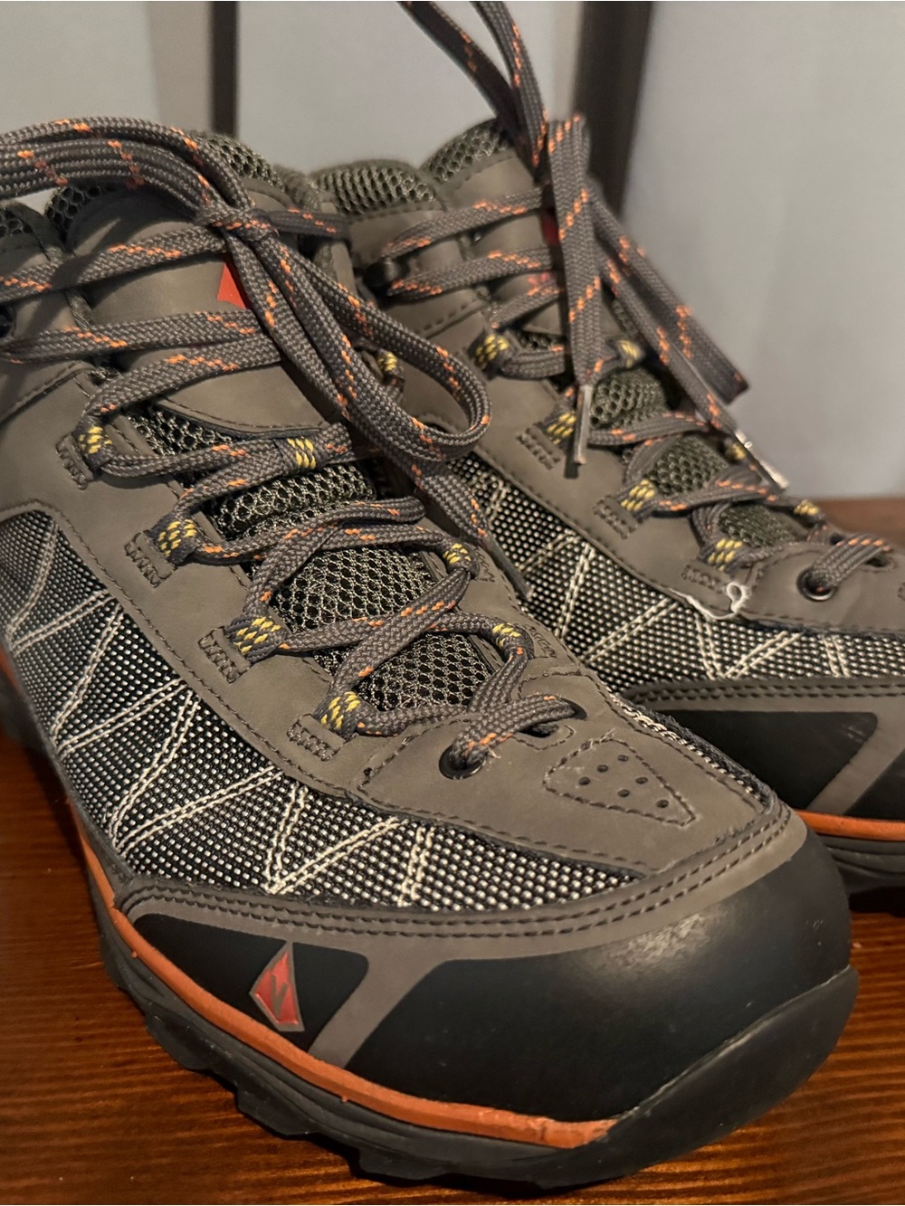 Vasque Men's Gray and Orange Trail Boots